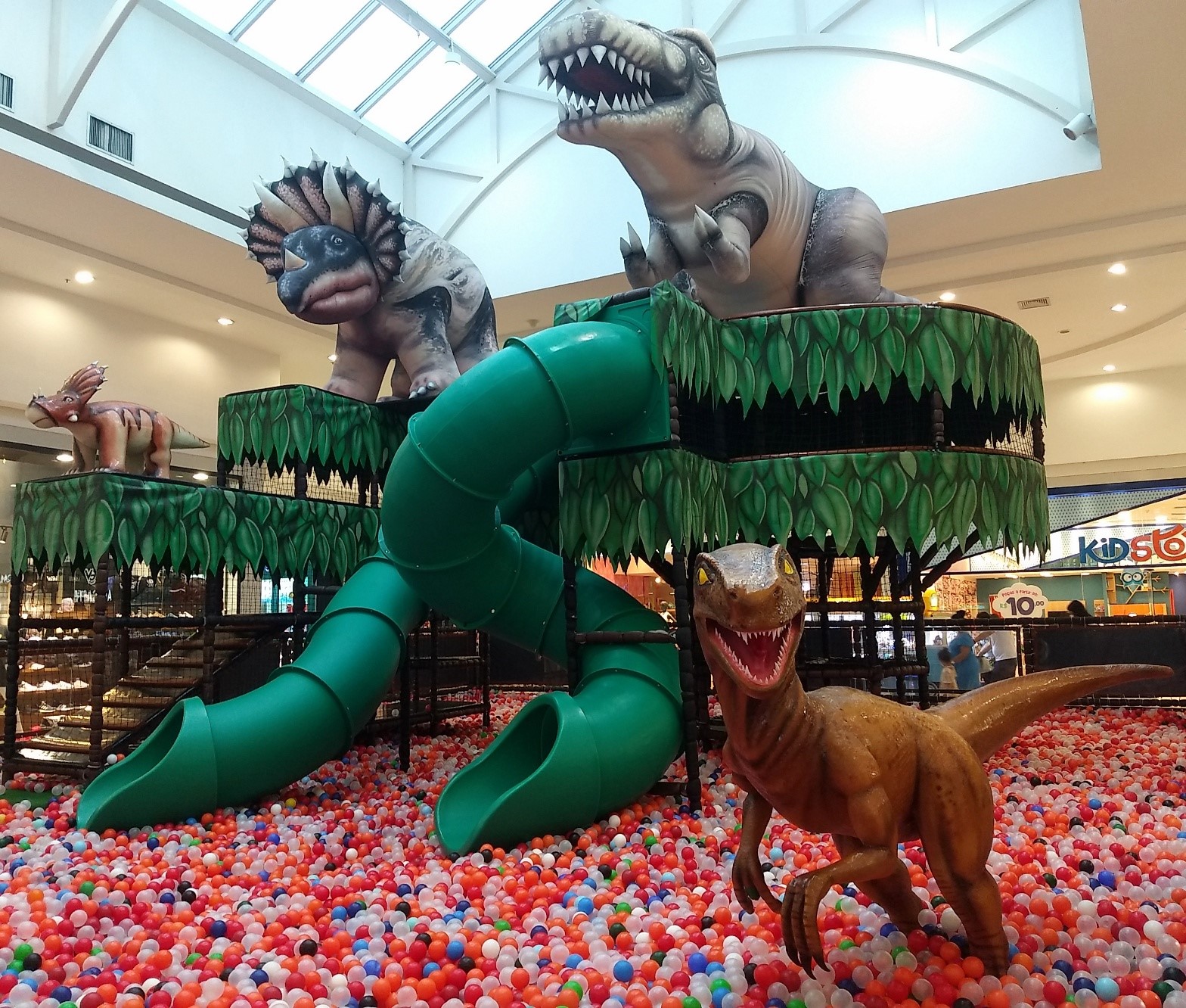 Suzano Shopping recebe dinossauros e brincadeiras do Dino´s Adventure -  Gazeta Popular