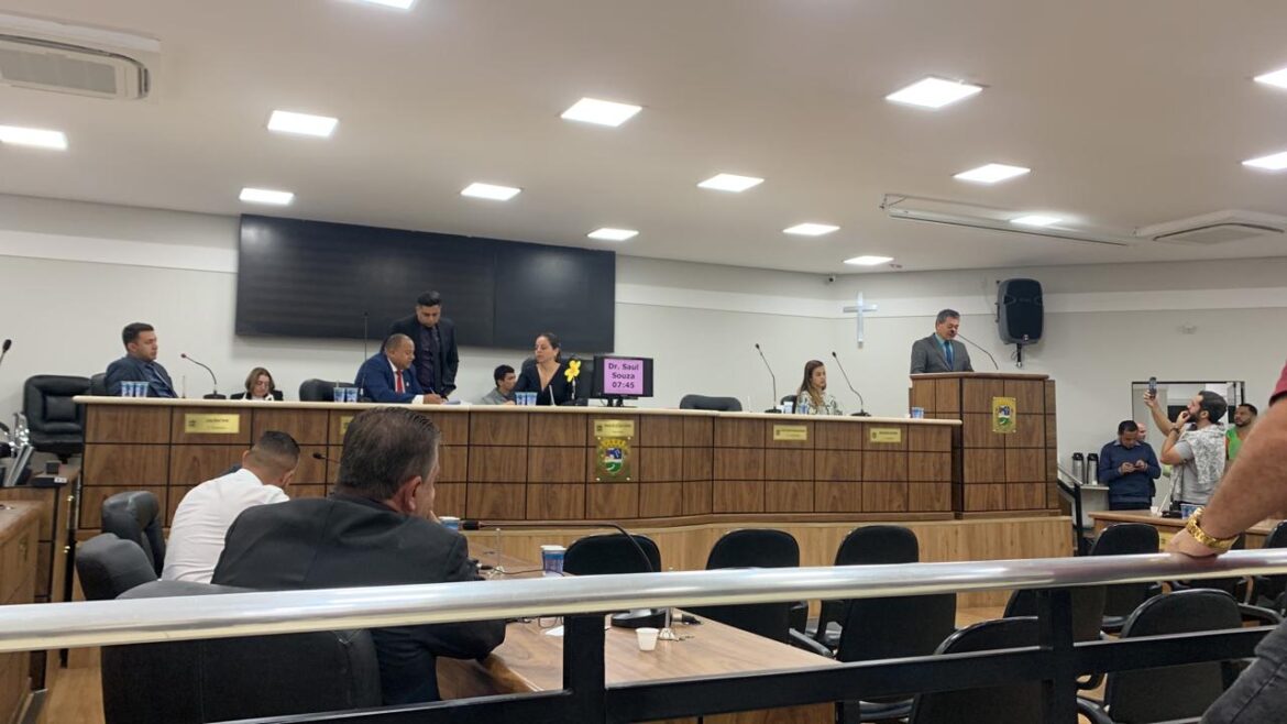 Projeto de aumento dos servidores do Executivo poaense foi aprovado, mas vereadores não pouparam críticas ao atual governo