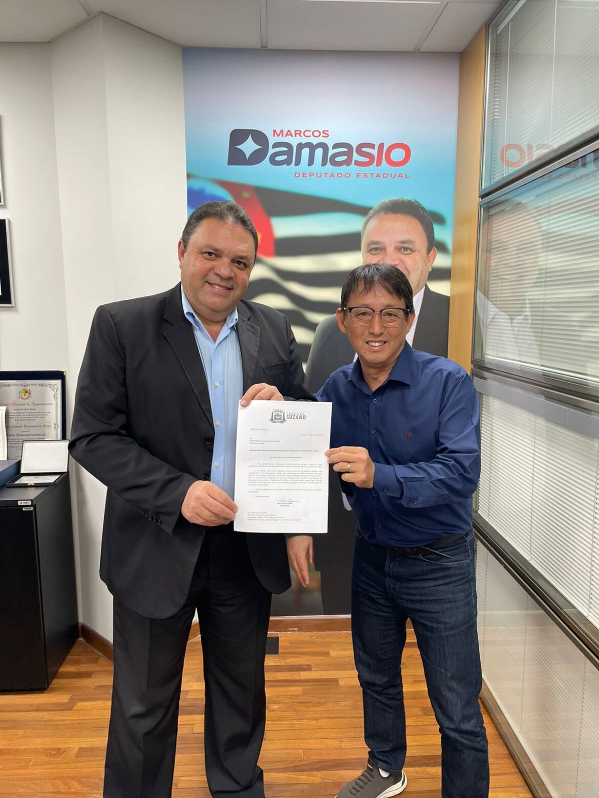 foto: Divulgação Deputado Marcos Damasio comemora recursos conquistados com o vereador de Suzano, Artur Takayama