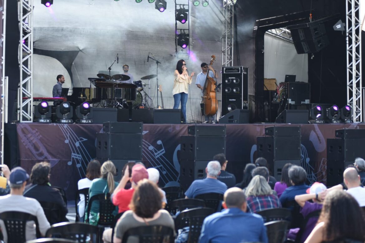  Evento, que começou nesta quinta (8) vai até domingo (11) com entrada gratuita, tem atrações musicais nacional e internacional e food trucks com opções variadas